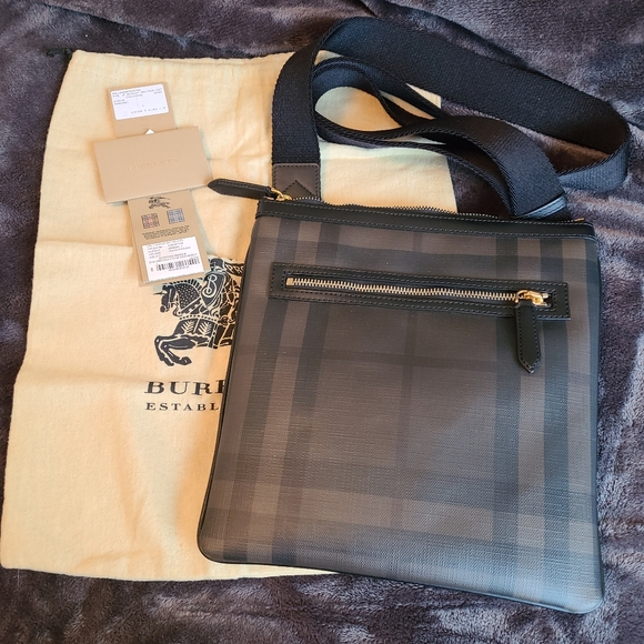 Burberry Elevated Smoked Check Beckley Slim Crossbody Chocolate Black - Picture 9 of 16